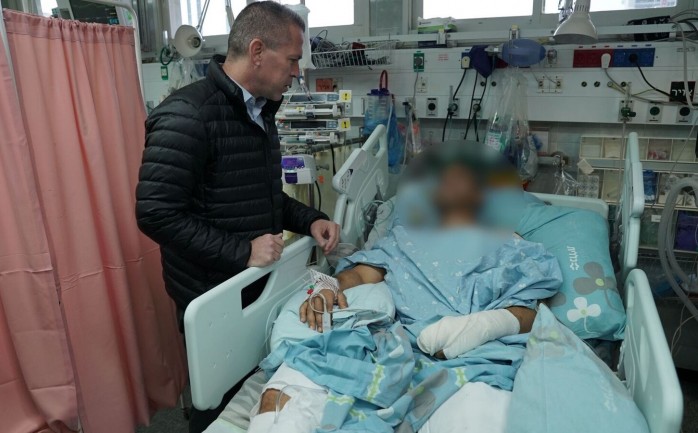 وزير الأمن الإسرائيلي يزور  الجنود المصابين باشتباك جنين